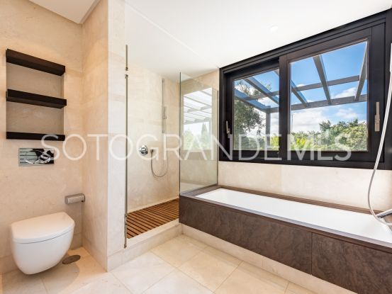 Duplex penthouse for sale in Hacienda de Valderrama with 4 bedrooms | Noll Sotogrande
