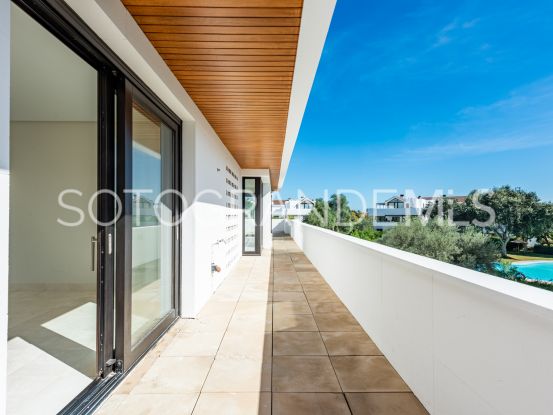 Duplex penthouse for sale in Hacienda de Valderrama with 4 bedrooms | Noll Sotogrande