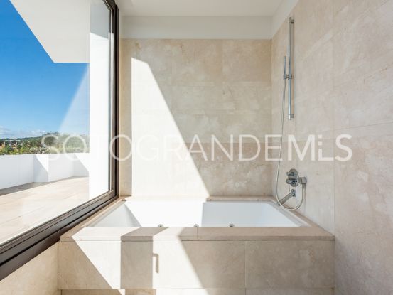 Duplex penthouse for sale in Hacienda de Valderrama with 4 bedrooms | Noll Sotogrande
