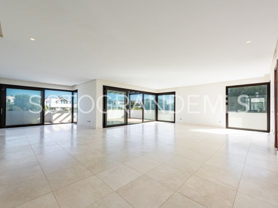 Duplex penthouse for sale in Hacienda de Valderrama with 4 bedrooms | Noll Sotogrande