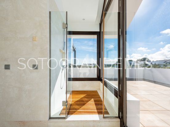 Duplex penthouse for sale in Hacienda de Valderrama with 4 bedrooms | Noll Sotogrande