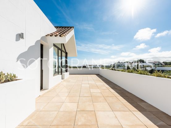 Duplex penthouse for sale in Hacienda de Valderrama with 4 bedrooms | Noll Sotogrande