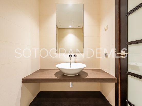Duplex penthouse for sale in Hacienda de Valderrama with 4 bedrooms | Noll Sotogrande