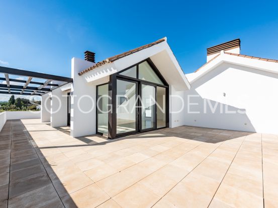 Duplex penthouse for sale in Hacienda de Valderrama with 4 bedrooms | Noll Sotogrande