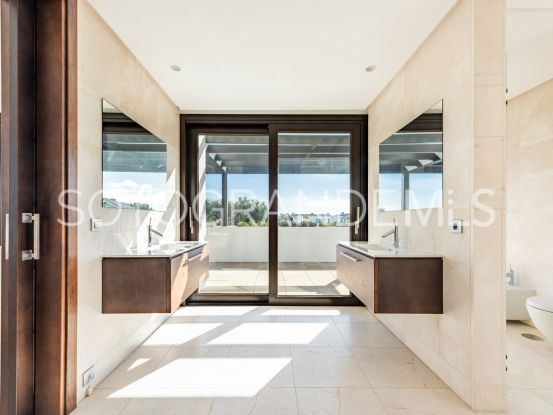 Duplex penthouse for sale in Hacienda de Valderrama with 4 bedrooms | Noll Sotogrande