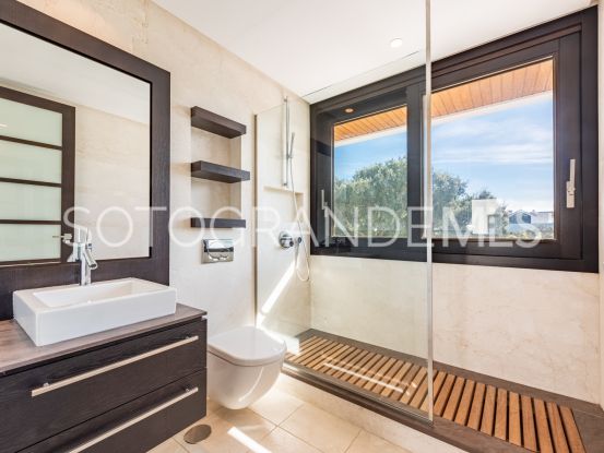 Duplex penthouse for sale in Hacienda de Valderrama with 4 bedrooms | Noll Sotogrande
