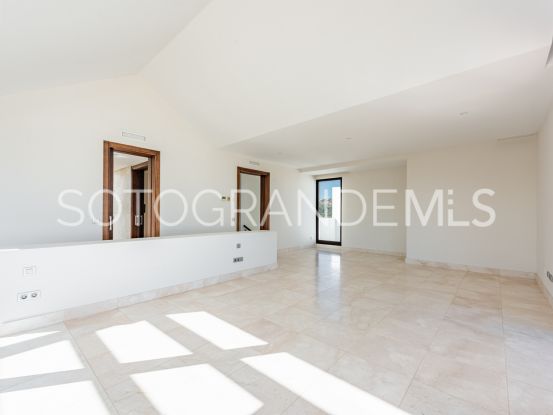Duplex penthouse for sale in Hacienda de Valderrama with 4 bedrooms | Noll Sotogrande