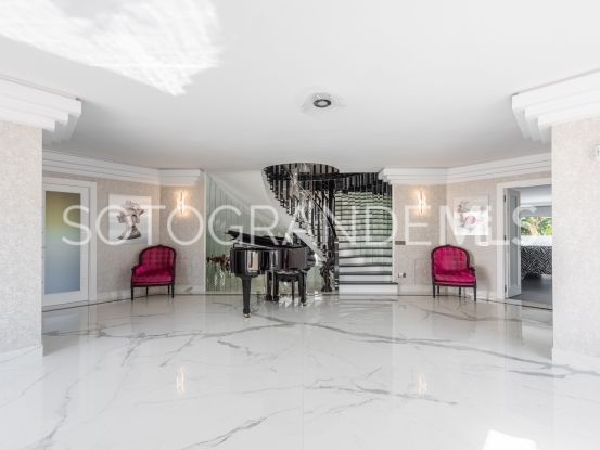 Se vende villa en Reyes y Reinas con 6 dormitorios | Noll Sotogrande