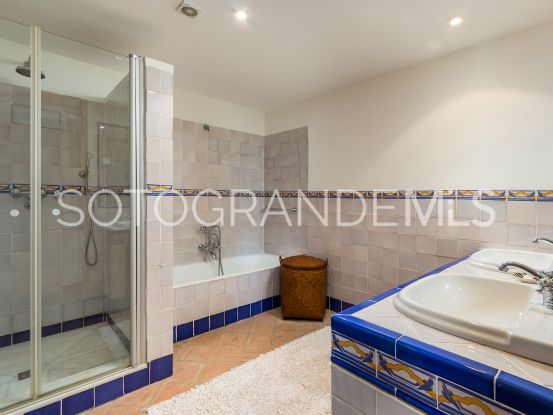 For sale 6 bedrooms villa in Zona F | Noll Sotogrande