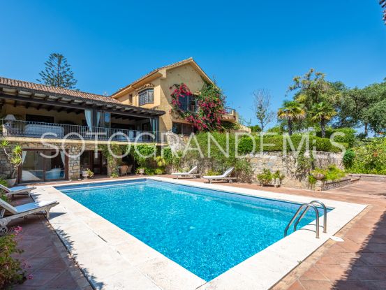 Villa con 8 dormitorios en venta en Reyes y Reinas, Sotogrande Costa | Noll Sotogrande