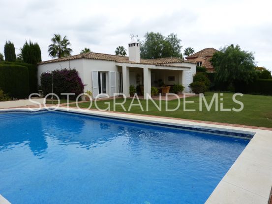 Buy villa in Zona F with 3 bedrooms | Noll Sotogrande