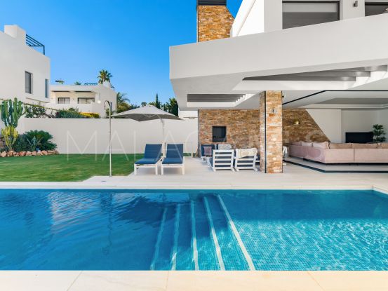 San Pedro Playa, San Pedro de Alcantara, villa con 4 dormitorios en venta | Marbella Hills Homes
