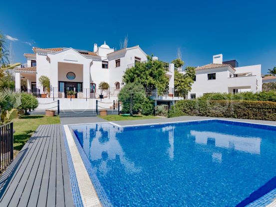 Comprar villa de 5 dormitorios en La Alqueria, Benahavis | Marbella Hills Homes