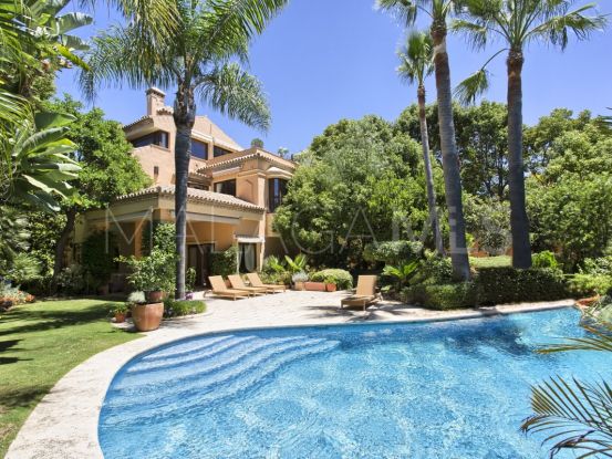 Se vende villa en Altos de Puente Romano con 5 dormitorios | Marbella Hills Homes