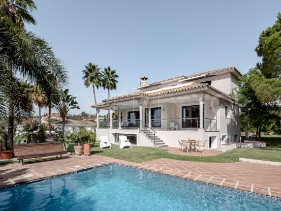 Villa en venta en Nueva Andalucia con 5 dormitorios | Marbella Hills Homes