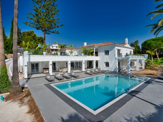 Villa de 10 dormitorios en venta en Atalaya Golf, Estepona | Marbella Hills Homes