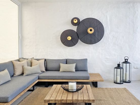 Buy Alcazaba apartment with 4 bedrooms | Marbella Hills Homes
