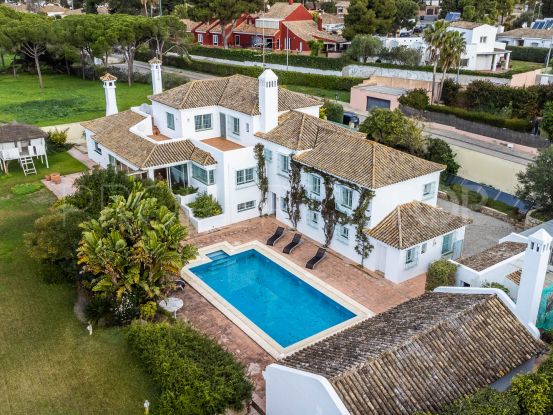 Villa with golf course views in prestigious residential area Vistahermosa