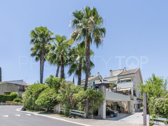 4-Story house in one of the most exclusive private residential areas of Seville.