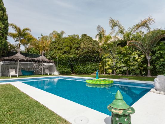 Comprar villa en Los Monteros Playa, Marbella Este | Loraine de Zara