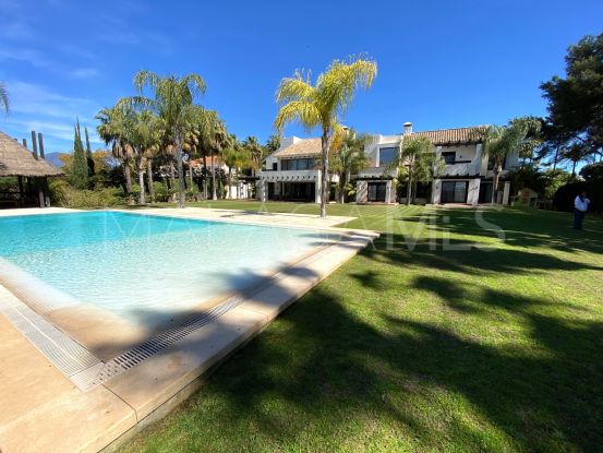 5 bedrooms villa for sale in Guadalmina Baja | DeLuxEstates