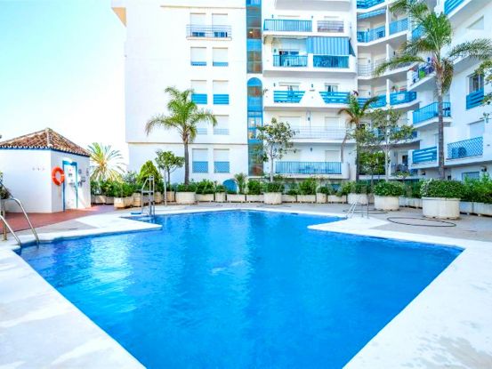 Apartamento con 3 dormitorios a la venta en Estepona Puerto | DeLuxEstates