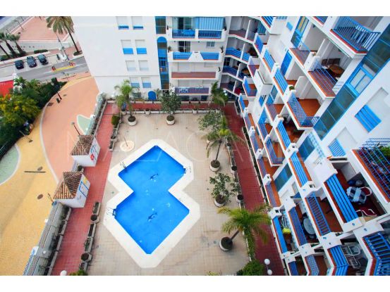 Apartamento con 3 dormitorios a la venta en Estepona Puerto | DeLuxEstates