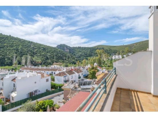 Benahavis Centro, pareado de 4 dormitorios en venta | DeLuxEstates