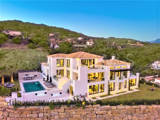 Villa en venta con 5 dormitorios en El Madroñal, Benahavis | Key Real Estate