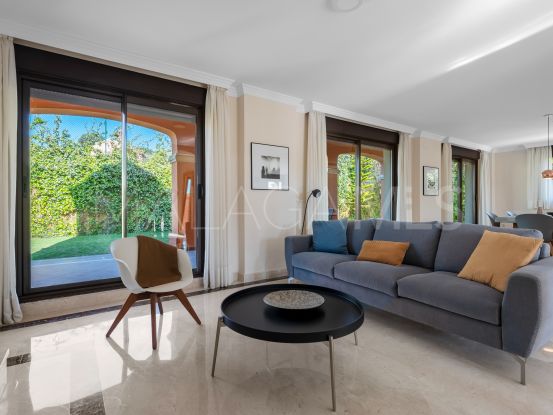 Comprar villa en Estepona Golf con 4 dormitorios | Key Real Estate