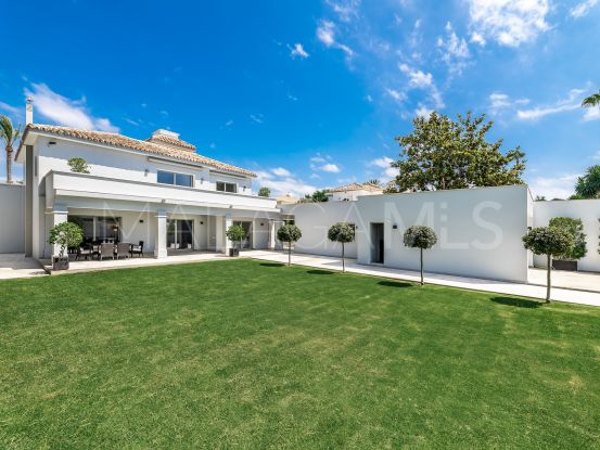 Villa a la venta de 8 dormitorios en Benamara, Estepona | Key Real Estate