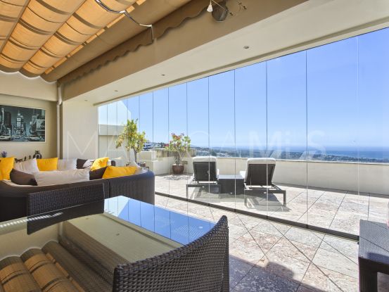 Duplex penthouse in Los Altos de los Monteros with 3 bedrooms | Housing Marbella