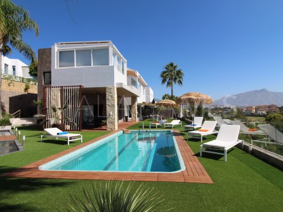 Comprar villa de 3 dormitorios en Nueva Atalaya, Estepona | Housing Marbella