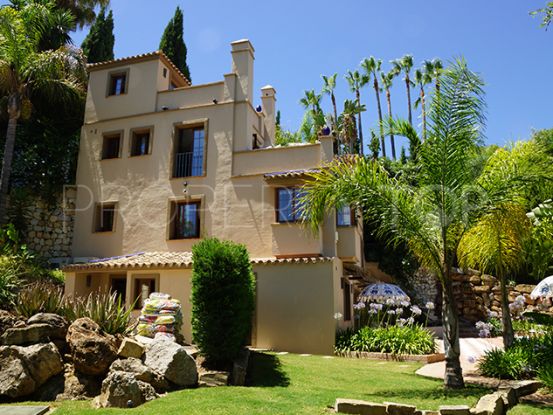 Comprar villa de 5 dormitorios en Puerto del Almendro, Benahavis | Private Property
