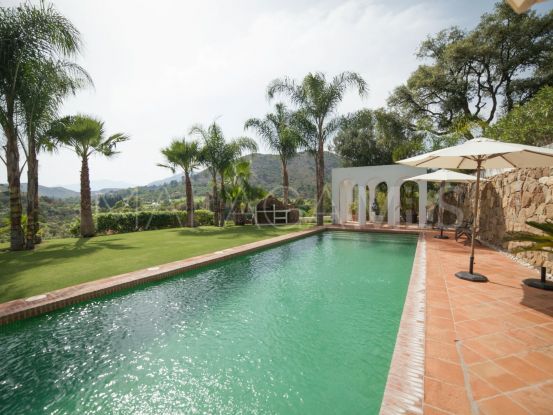 For sale villa in Los Almendros with 6 bedrooms | Private Property