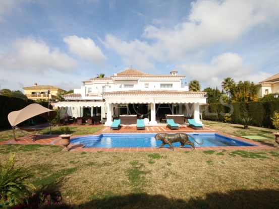Villa en venta con 5 dormitorios en Casasola, Estepona | Winkworth