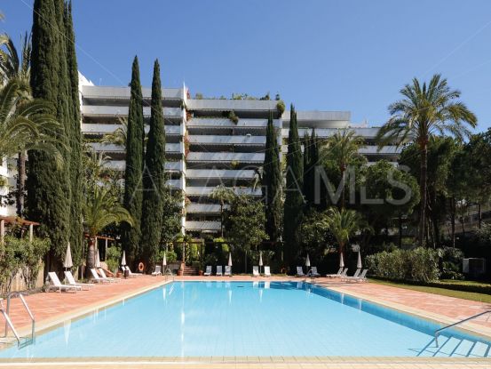 Apartment in Don Gonzalo, Marbella | Winkworth