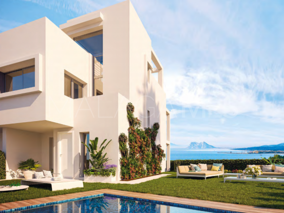 Bahia de las Rocas town house with 3 bedrooms | Winkworth