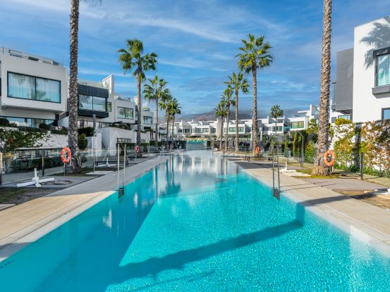 Estepona Puerto, adosado con 4 dormitorios a la venta | Berkshire Hathaway Homeservices Marbella