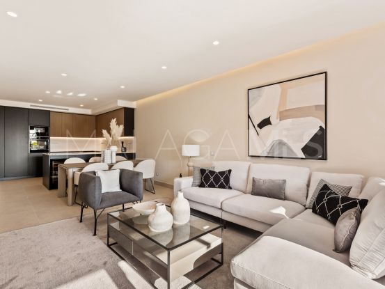 Apartamento a la venta en Torre Bermeja con 3 dormitorios | Berkshire Hathaway Homeservices Marbella