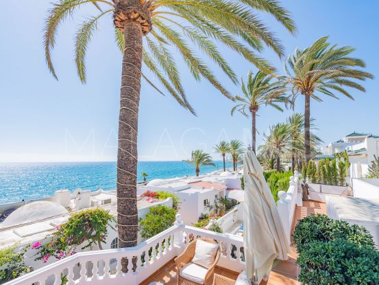Town house for sale in El Oasis Club with 3 bedrooms | Berkshire Hathaway Homeservices Marbella