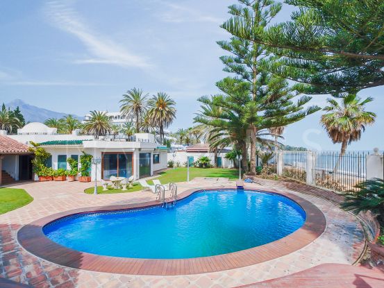 Se vende villa en El Oasis Club con 14 dormitorios | Berkshire Hathaway Homeservices Marbella