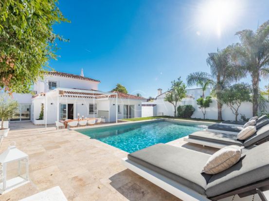 Villa a la venta en Zona Casino | Berkshire Hathaway Homeservices Marbella