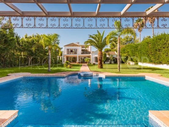 Elegant cortijo-style villa situated a short walking distance to the beach in Guadalmina Baja