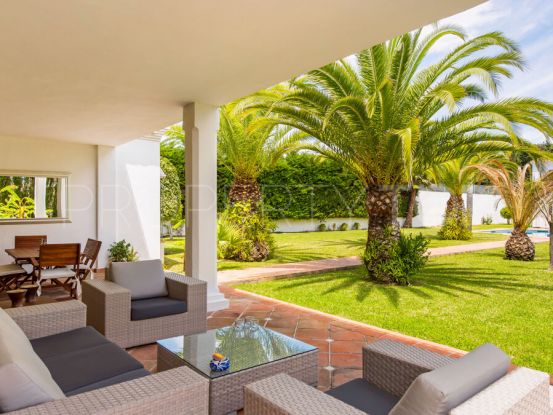 Elegant cortijo-style villa situated a short walking distance to the beach in Guadalmina Baja