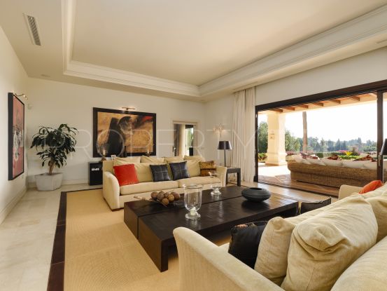 Classic-style family villa in a prestigious gated complex on the Golden Mile, Marbella Hill Club