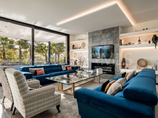 Villa en venta con 6 dormitorios en Parcelas del Golf, Nueva Andalucia | Berkshire Hathaway Homeservices Marbella