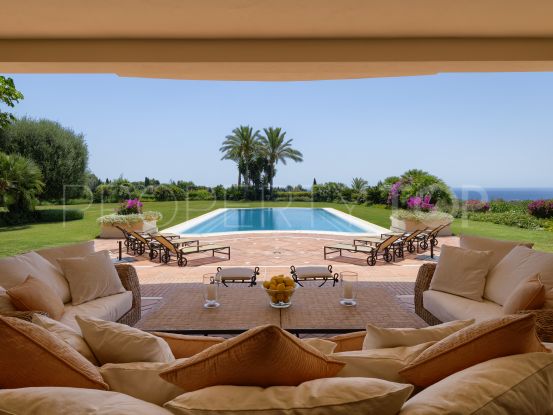 Classic-style family villa with sea views in Marbella Hill Club, Golden Mile