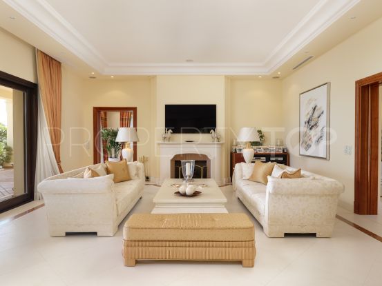 Classic-style family villa with sea views in Marbella Hill Club, Golden Mile
