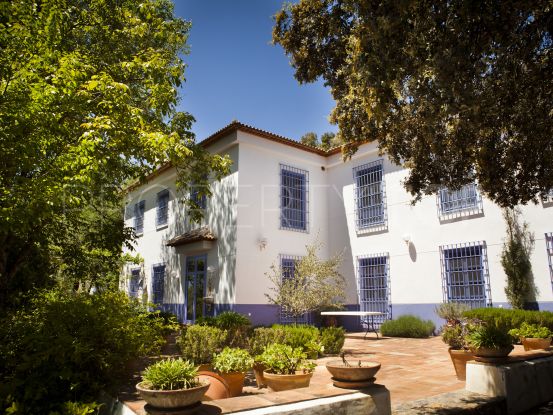 Unique investment opportunity! Charming Andalusian-style cortijo with all the comforts needed for modern live situated north east of Málaga and close to Granada